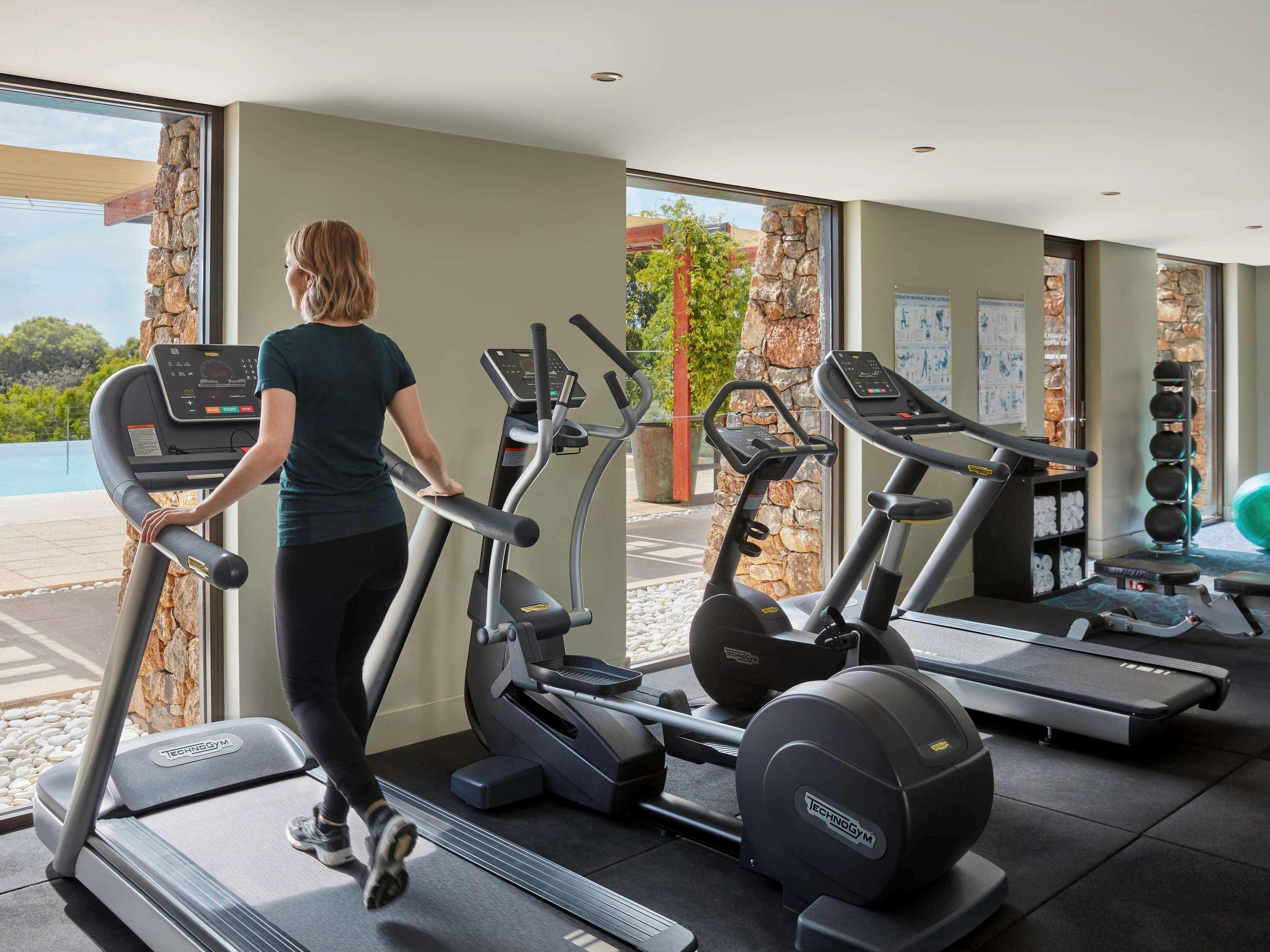 Pullman Bunker Bay Resort Margaret River Dunsborough Exterior foto A woman on a treadmill