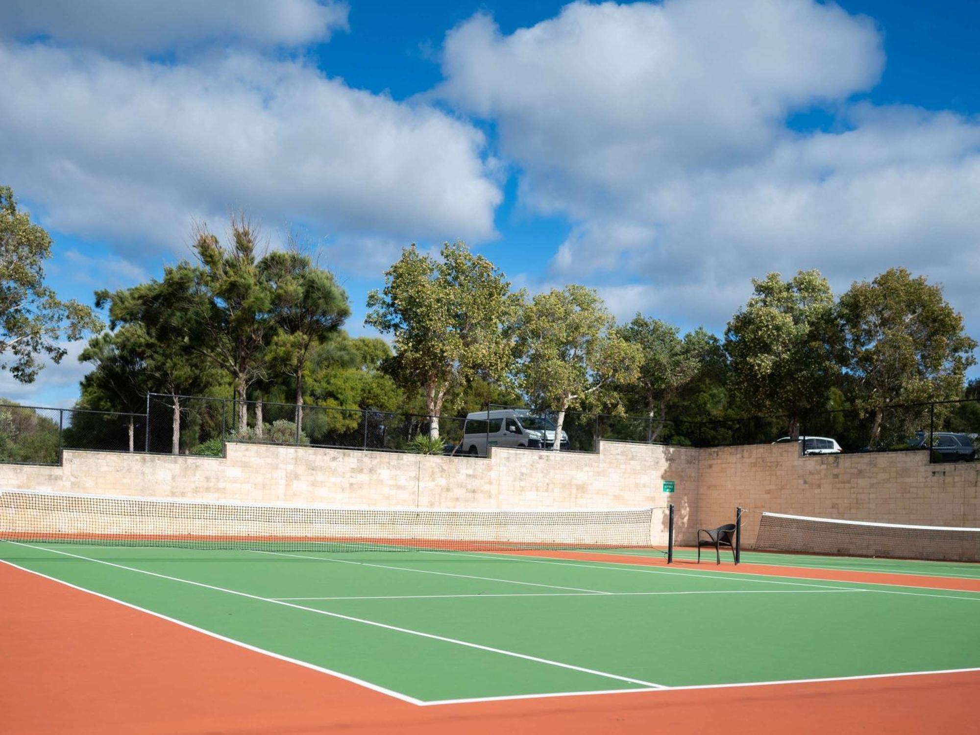 Pullman Bunker Bay Resort Margaret River Dunsborough Exterior foto Tennis court at the University of Western Australia